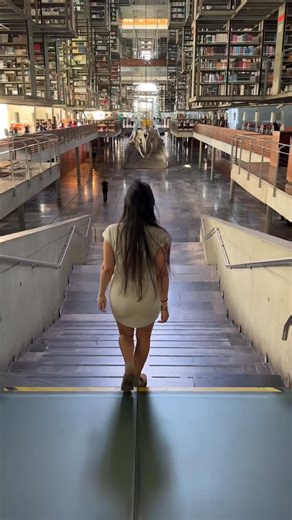 Vasconcelos Library in Mexico City 📚 The most epic and futuristic library in Mexico 🤍✨ With floating shelves and Interstellar movie vibes, it’s the perfect place to wander and get inspired. Before you go: 🕒 Open daily 8:30 am – 7:30 pm 🎟️ Free entrance 🧭 Free guided tours (often around 2 pm) 📚 Collection: ~580,000 books organized by areas 💡 Architecture: designed by Mexican architect Alberto Kalach 🎬 Fun fact: its design reminds many of the Interstellar “tesseract” scene 👶 Family-friend