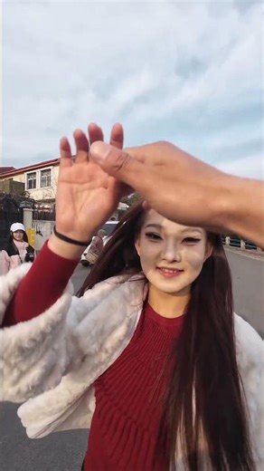 Spin Around with Strangers: Unplanned Encounters in the Streets