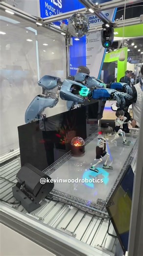 Robot Controlling Puppet #ces2026
