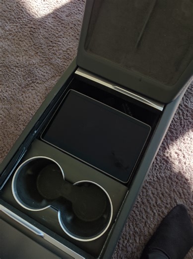 Tesla Mittelkonsole mit eingebautem Display