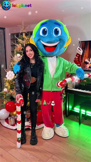 LaLaPlanet🌍 on Instagram: "De Crăciun se întâmplă miracole! LaLaPlanet a prins viață. Crăciun fericit! 🎄❤️ #copiifericiti #pentrucopii #craciun2025 #CraciunFericit #gradinita #deseneanimate #copii #lalaplanet #miracol"