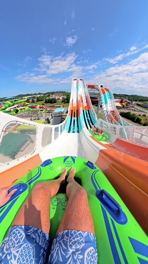 The edge water coaster at @Soaky Mountain #summer #pov #waterpark