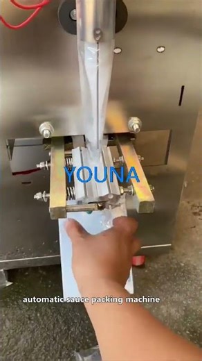 Stainless Steel Liquid Packaging Machine Semi Automatic Horizontal Pneumatic Filling Machine