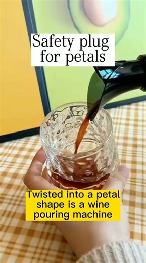 Creative Petal-shaped Red Wine Fresh-keeping Plug Wine Pourer