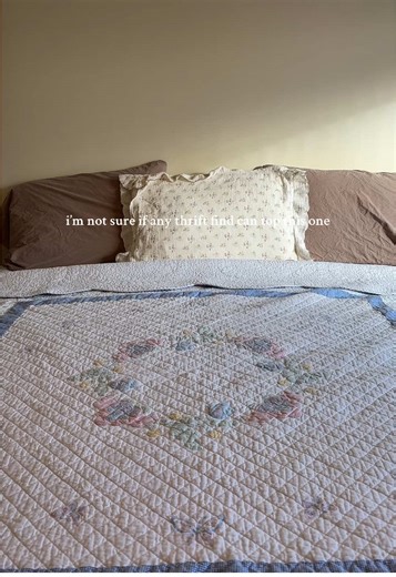 i got this queen sized 1940-1960s quilt for only $11 at the thrift store and it’s so insanely perfect 😭 i assume it’s a queen bc of how it fits on my king size bed, i will be riding the high of this for months i swear!🫶🏼😩🥹 #quilt #vintage #thrifting #quilting #thriftfind