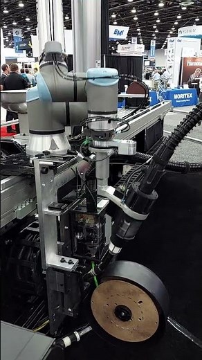 WINGMAN Automatic tool changer for cobots - Welding with Universal Robot