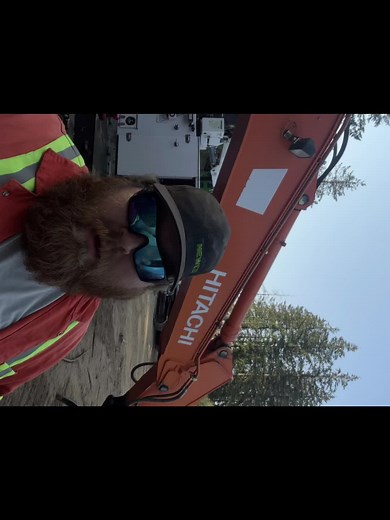 #twcmechanical #whoisrussell #fatmaninasweatsuit #heavywrenching #snapon #fyp #johndeerewrenching #socketjockey #caterpillarwrenching🔧 #oakley