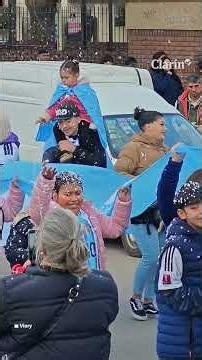 Mar del Plata desplegó una bandera argentina de un kilómetro y se sumó a la ilusión mundialista