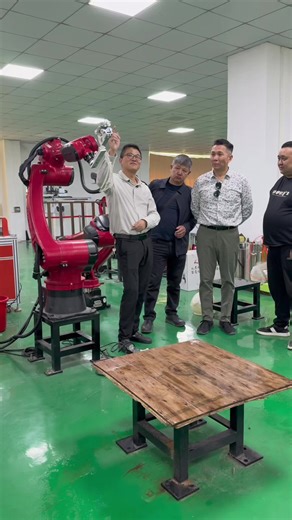 Industrial Robots in Automation: Six-Axis Technology