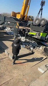 Zoomlion crane 1800tons roll over. It has 9 axles, Max lift capacity 1800tons #zoomlion #zoomlioncrane #cranelife #cr | KN-Video