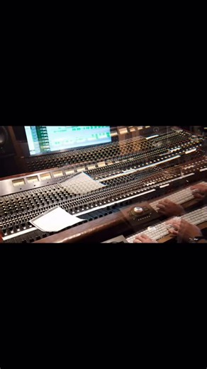 Less than 48 hrs away from being able to share Heart of Hearts with the world! There are so many people to thank for working on this project. 🙏🏼 Producer/Multi-Instrumentalist/mixing @kg_nolan Drums: @mattnolandrums Bass/Guitar: @tommyscifres Guitar: @futureghost41 BGV’s: @emmazinck @savmadigan @steveeverettmusic @paulpfau Mixing: @stubbs_audio Mastering: @frank_at_fuselagemastering Recorded @theambersound Vinyl Production: @indy_vinyl_pressing Artwork @tomjeanwebb #48hrs #newrelease #newmusic