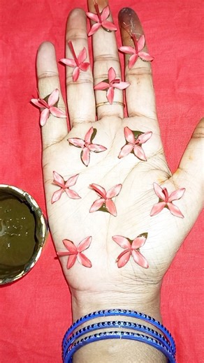 simple henna hack with flowers 🌸easy mehndi design #mehndi #shorts #viral #henna #trending