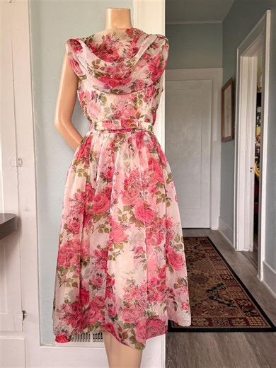 Vintage Sleeveless 1950's Rose Pattern Party Dress With Original Belt - Etsy
