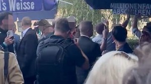 AFD-Anhänger singen ausländerfeindlichen Song an Wahlparty