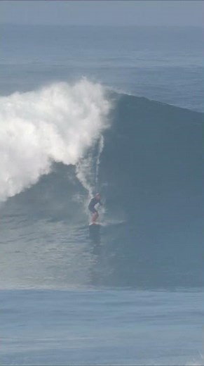 2nd REEF PIPELINE - Surfer catches massive wave