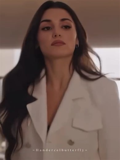 Hande Erçel: Viral Video Highlights