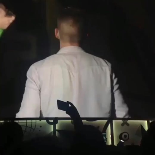 74K views · 4.4K reactions | One Direction singing "Spaces" live #OneDirection #Harrystyles #niallhorran #louistomlomson #liampayne #zaynmalik | One Directioners | Facebook