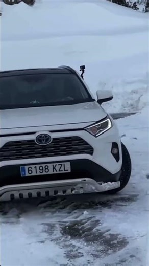 Toyota RAV4 Hybrid #offroad SNOW (Traction)