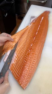 Breaking down the fillet—fat off, silver skin gone, only premium salmon left. 😮‍💨🐟🔪 | Foody Fetish