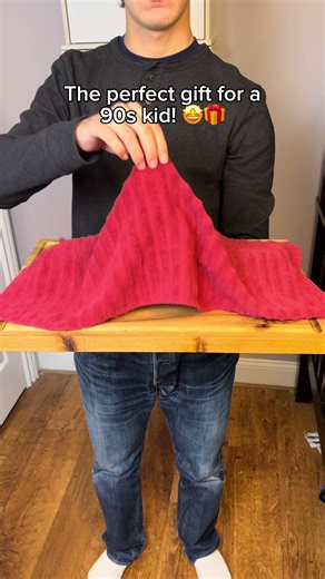 Perfect gift for a 90s kid 🎮🎁 #retrogaming #retro #retrogames #consoleprojector #retroconsole This VideoGame Projector have 10.000 90s classic retro games, every 90s kid need this