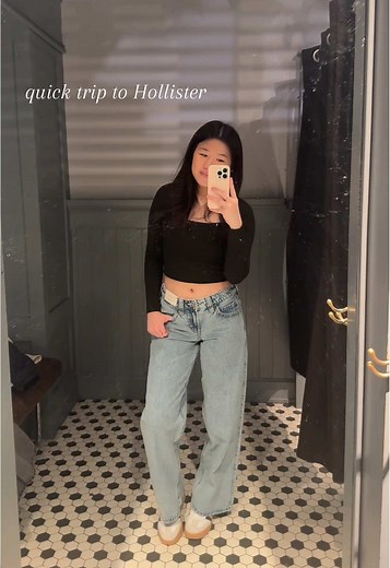 Baggy Low Rise Jeans from Hollister: A Stylish Choice