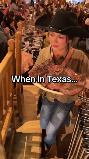 When at the Big Texan in Amarillo Texas, eat as the Texans do! 🙌🔥🥩