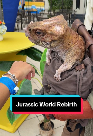 Dolores Debuts at Universal Hollywood in Jurassic World
