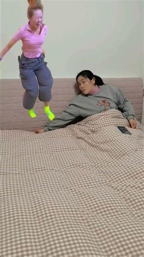 The beauty was so frightened 😂 # trampoline # creative editing # special effects production