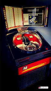 Deze 100 select ‘62 AMI Continental 2 komt volgende week binnen. Dan wordt het mechaniek gereviseerd en gaan we weer zorgen dat die goed klinkt. Mooi is die al. En dan is deze Scifi early Sixties jukebox te koop met garantie. In 1962 had Ray Charles een grote hit met “I can’t stop loving you” op A7 en Little Eva met “The Locomotion” B5. Welke kies jij? #ami #jukbox #sixties #americana #scifi #vintage #vintagevibes #vinyl #45rpm #33rpm #mancave #mancavestuff #nederland #denbosch | Jukebox Doc