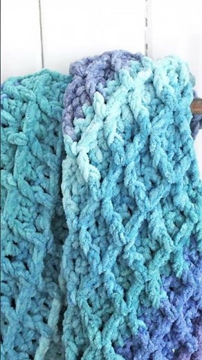 Bernat Blanket Yarn Free Blue Ombre Chunky Waffle Crochet Baby Pattern #crochet #crochetpattern