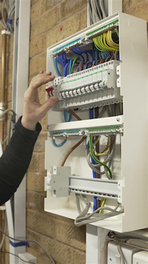 Why I Prefer Switch-Neutral RCBOs #ConsumerUnit #CrabtreeStarbreaker #PlugInConsumerUnit #RCBO