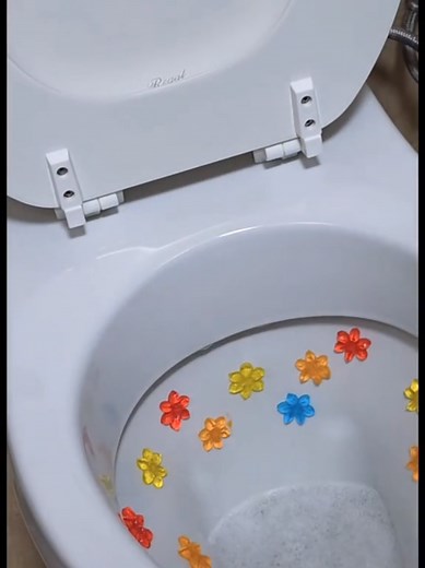 Flower Gel Toilet Stamp review – fresh bathroom with 1–2 stamps