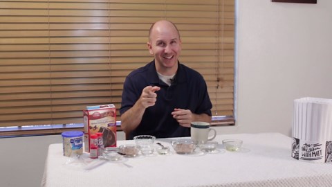 How to make a mug cake | Microwave Mug Cake Recipe (no eggs, 3 ingredients)