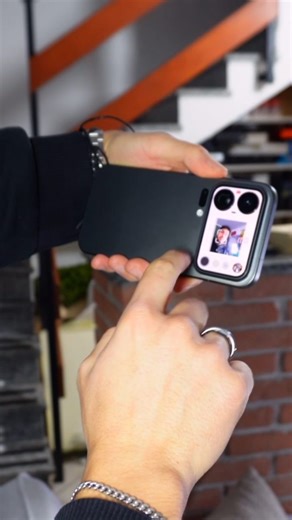 Nicolas La Rocca on Instagram: "Xiaomi 17 Pro Max è un mostro: display gigantesco, prestazioni da top assoluto e un comparto foto che sembra una camera pro in tasca. Autonomia e ricarica sono da “fine dei giochi”. Lo prenderesti o è troppo? Scrivimelo nei commenti. #Xiaomi17ProMax #Xiaomi #TechShorts #Smartphone2025 #AndroidTop #TheUnboxrStudio #techtok"