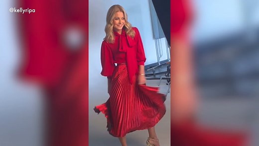 Kelly Ripa shows off her timeless style