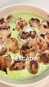 Crónica de un almuerzo random en casa. EL PESCADO: son cachetes de abadejo (así se llaman), pero lo pueden hacer con cualquier pescado firme o con otra parte del abadejo. Si andan buscando recetas con pescado por ahí les da alguna idea. Es muy fresca aparte, una receta de verdano linda. LA ENSALADA: La calabaza siempre ando buscándo formas nuevas de hacerla ya que el puré de calabaza me da enfermo. Calentita pero mezclada con tomate frío me encanta, la verdad siempre hago ensalada de calabaza as