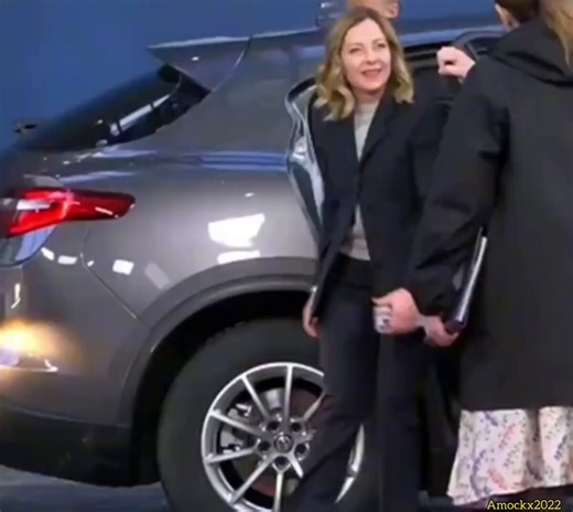 BREAKING : Italian PM 🇮🇹 Giorgia Meloni exposed Trump and Netanyahu in Parliament 🇺🇸 Trump at 8:00 AM –– "The attacks on Lebanon by Israel won't be considered violation of ceasefire" 🇮🇹 Meloni at 8:00 PM –– 🔥 "The attack on Lebanon should just stop. Any such acts will go down as intention of escalation & it will be a breach of ceasefire" She's showing spine despite threats from Trump on NATO