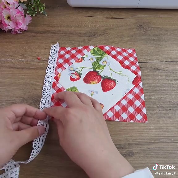 Cute Strawberry Pot Holder Tutorial for Easy Kitchen DIY
