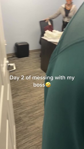 Hilarious Desk Prank That Will Make You Scream