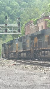 Empty hopper train heading back to the West Virginia coalfields! | Southern West Virginia Online