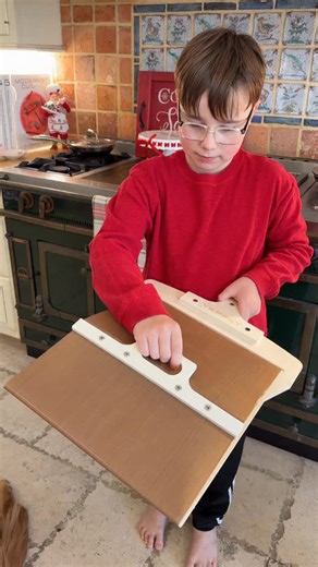 278K views · 12K reactions | WHAT!? It’s like a magic trick! Our son James found the coolest pizza accessory EVER! #merrybelatedchristmas | Jeff Dunham | Facebook