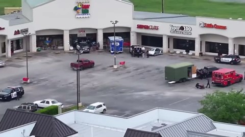 VIDEO: Drone captures armed standoff between Jacksonville SWAT and man barricaded in Super Gallo