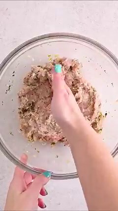 4.8K views · 151 reactions | Recipe: https://www.rachelcooks.com/mozzarella-stuffed-turkey-burger-with-tomato-and-basil/ They're so flavorful and healthy, too. | Rachel Cooks | Facebook