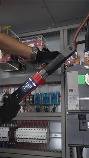 🔥🔋🔧 Der erste digitale Drehmomentschlüssel von Milwaukee mit bürstenlosem Motor, einstellbarem Drehmoment und Drehmomentrückmeldung für präzise Einstellung des gewünschten Wertes und Vermeidung von Überdrehen. Ausgestattet mit einem Display, erhöht er die Montagegeschwindigkeit um 50 % und die Genauigkeit um bis zu ±2 %. ✅ Drehmomentbereich: 13,6 bis 203,4 Nm ✅ Akustischer Alarm, LED-Anzeige, LCD-Display und Vibrationsalarm bei Erreichen des gewünschten Drehmoments ✅ Ein-Knopf-Umschaltung zwi