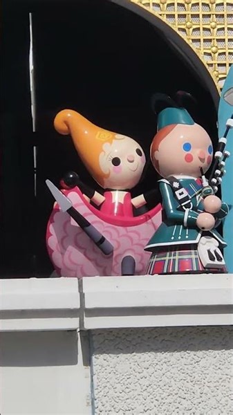 One side of Clock Parade dolls still cycles afterwards Malfunction, It's a Small World DL (2/3/2024)