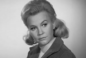 Πέθανε η ηθοποιός Elizabeth MacRae (video photo)