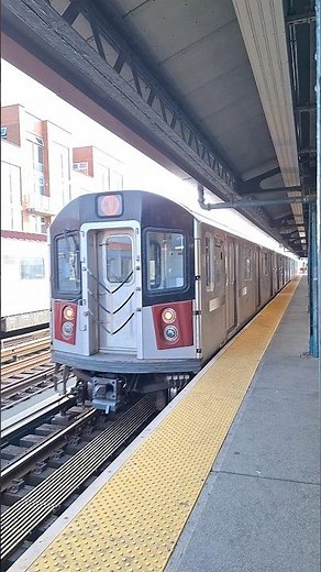 MTA R188 7 Train at 74th St - Broadway