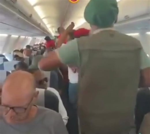 WATCH | Outrage in the Skies! EFF Supporters Turn FlySafair Flight Into Wild Political Rally, Risking Passenger Safety Passengers on a recent FlySafair flight were left stunned as a group of EFF supporters reportedly turned the plane into a full-blown political rally—chanting, singing, and dancing in the aisles while the aircraft was in the air. What should have been a safe, peaceful flight quickly became chaos at 30,000 feet. #FlyingNews🦅 | FlyingNews Live Update ZA 365/24/7