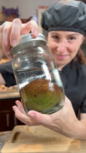 37K views · 373 reactions | Avocado Hack to Preserve Them for Weeks Longer TESTED | HellthyJunkFood | Facebook