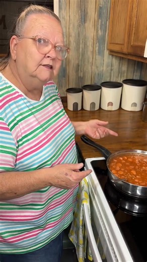 My Beanie Weenies 🫘 Ingredients: • 3 cans (15 oz each) pork and beans • 1 medium onion, chopped • 2 tbsp butter • 1 pack (8 hot dogs) • About ¼ cup ketchup (or to taste) Instructions: 1. Melt butter in a skillet over medium heat. 2. Add chopped onion and sauté until soft. 3. Pour in pork tand beans. 4. Slice hot dogs and stir them into the mixture. 5. Add ketchup to taste (start with ¼ cup). 6. Stir everything together. 7. Let it bubble and cook for about 10 minutes. Y’all Hungry? #Mam#MamawGai